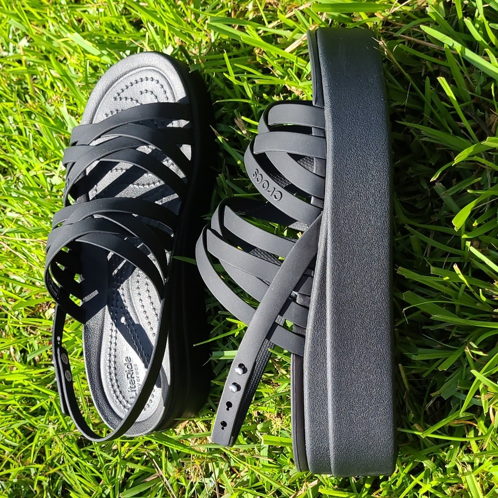 Crocs Brooklyn sandals size 7